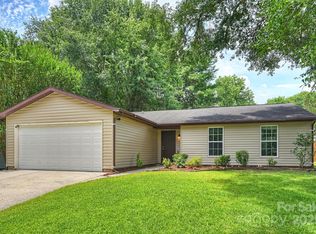 11539 Five Cedars Rd, Charlotte, NC 28226