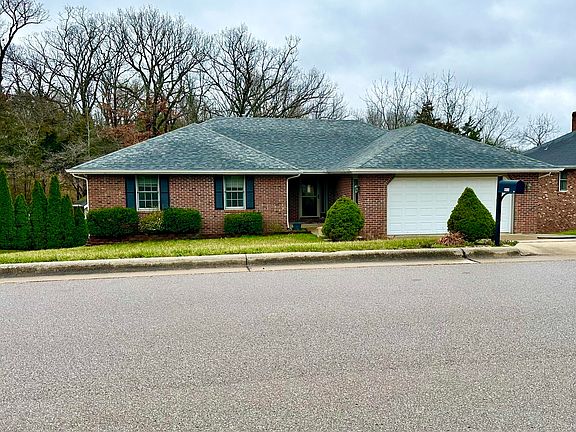 2nd image of 2403 Courtyard Dr