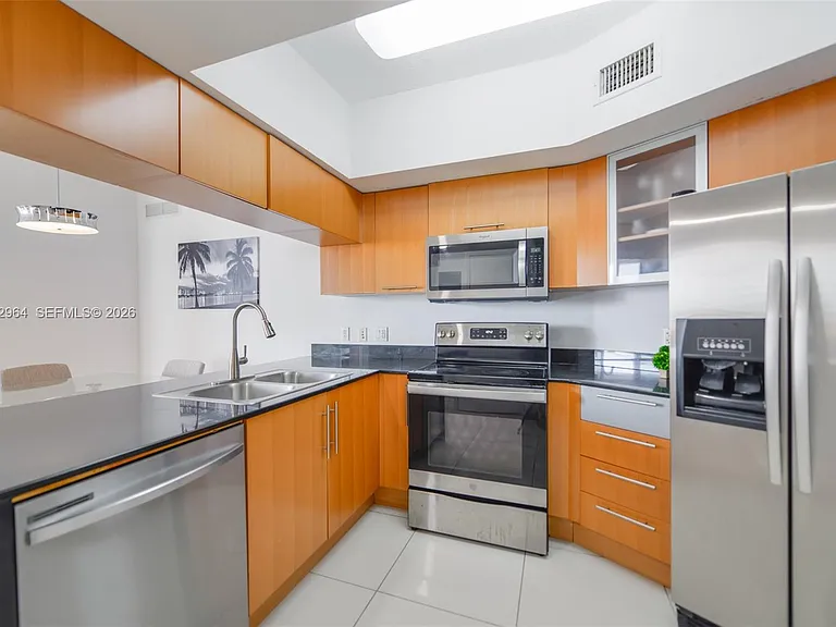 1750 N Bayshore Dr #2402 — Photo 12