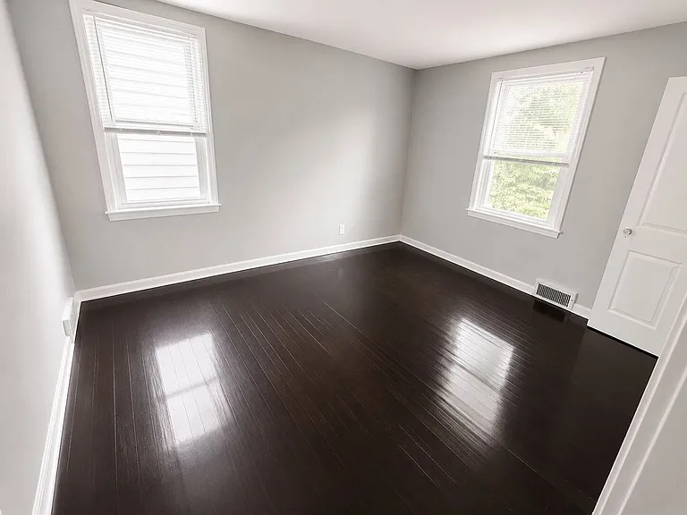 16151 Robson St — Photo 12
