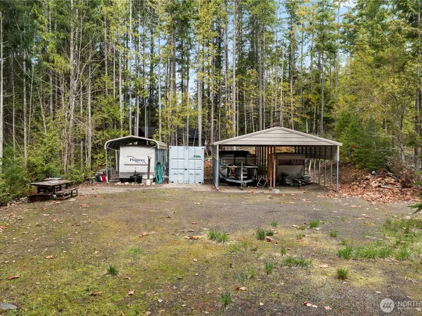 61 N Dow Court, Hoodsport, WA 98548