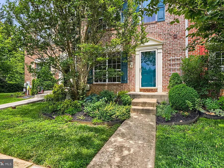 26 White Pine Ct — Photo 1