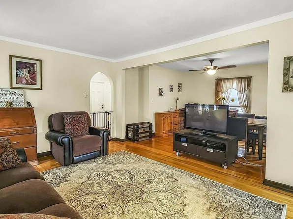 8449 247th St, Bellerose, NY 11426