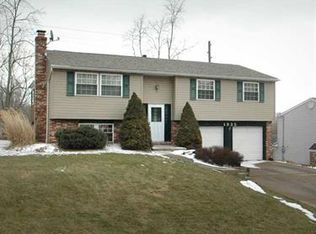 1935 Ivanhoe Dr, North Huntingdon, PA