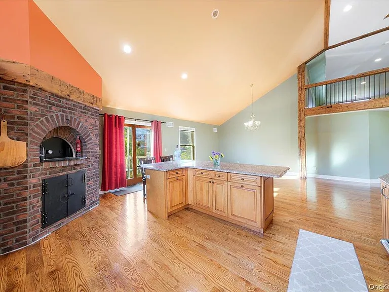 1403 Kings Hwy — Photo 11