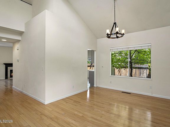 5th image of 4695 Hydepark Ct