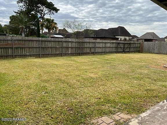 3rd image of 136 Driftwood St