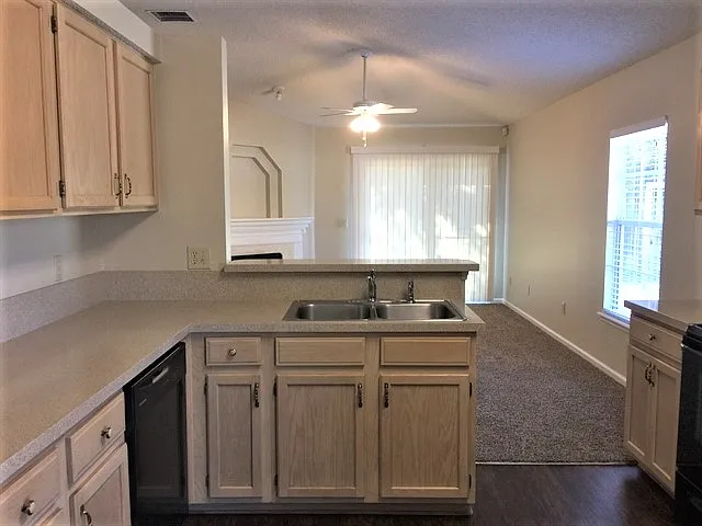 1819 Harbor Island Dr — Photo 3