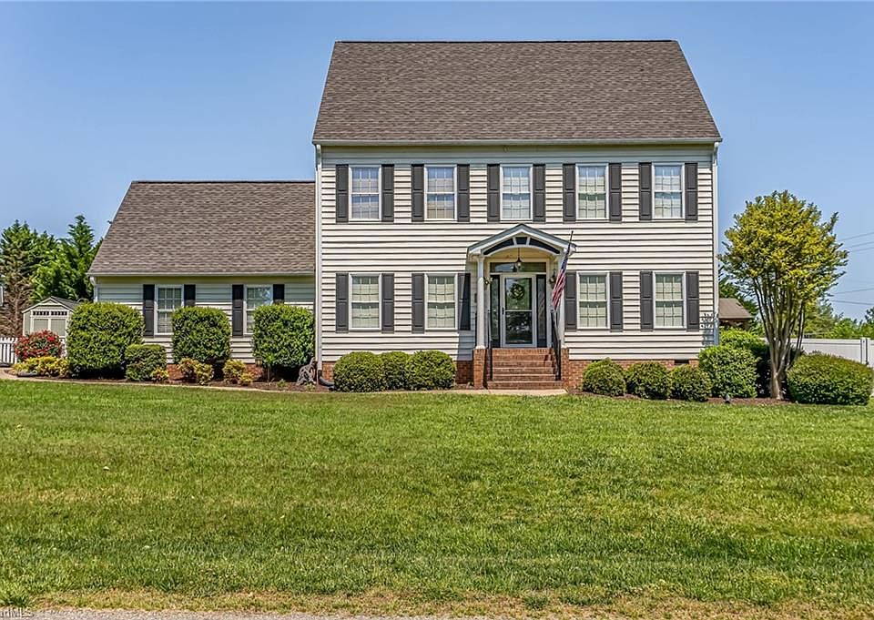 1st image of 600 Fox Briar Dr