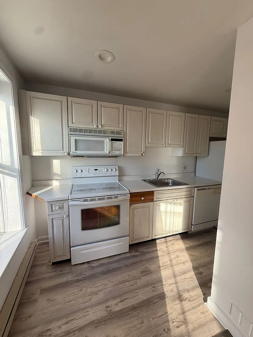 Nice 2 bed in South End — Photo 2