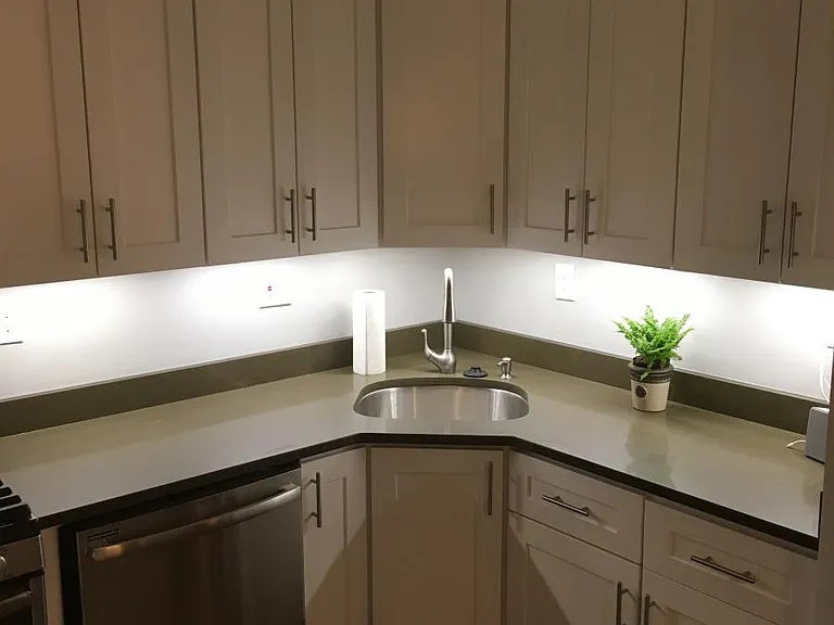 Stainless steel & quartz countertops