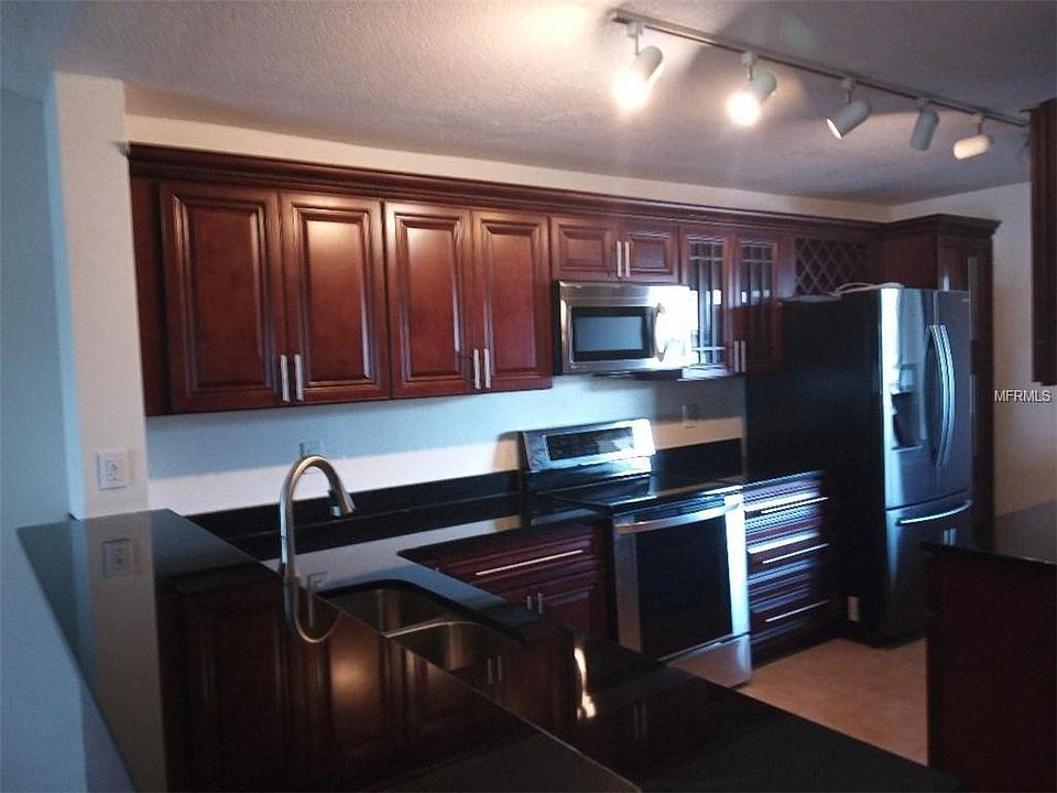 2nd image of 4101 Fairview Vista Pt APT 330