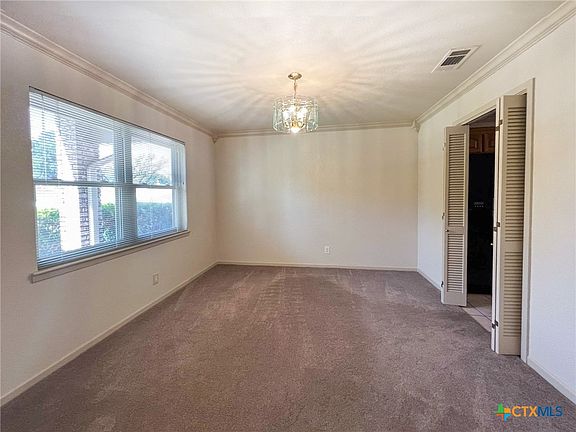 4th image of 3402 Oakridge Blvd