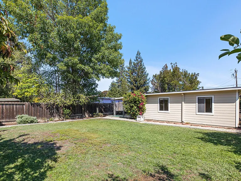 822 Shirley Ave — Photo 25