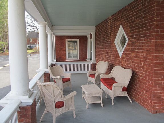 3rd image of 1048 W Beverley St