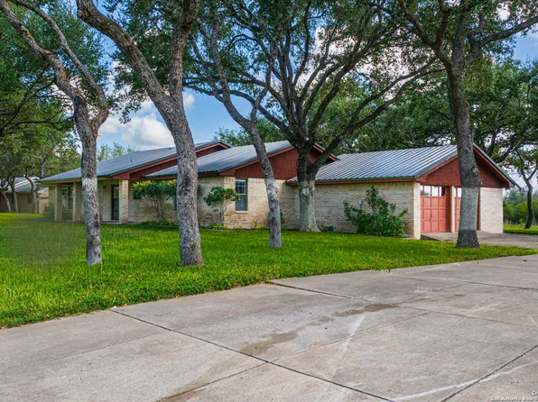 6 Windridge, Beeville, TX 78102