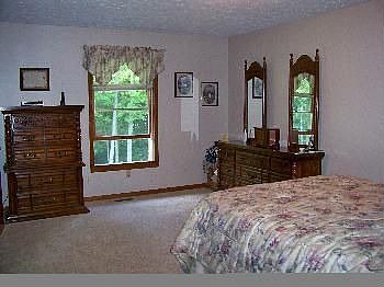 5th image of 225 Orchard Hill Dr