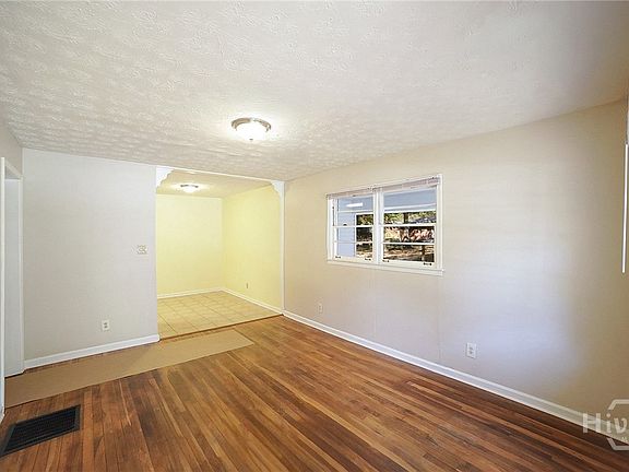 4th image of 225 Knottingham Drive
