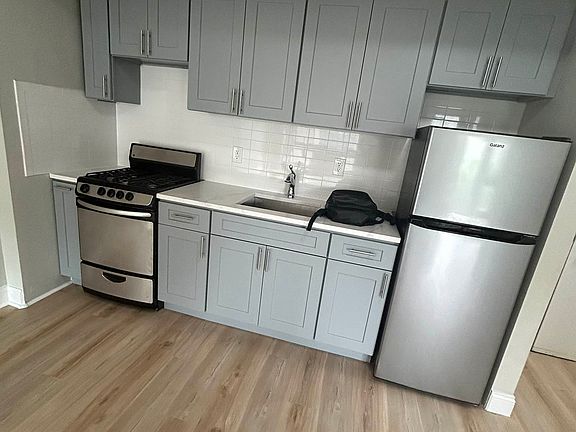 3rd image of 2205 3rd Ave