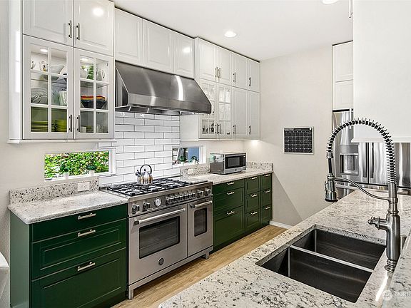4th image of 950 lynnwood Court SE #1023