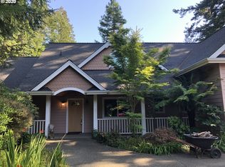 621 Meadow Ln, Brookings, OR 97415