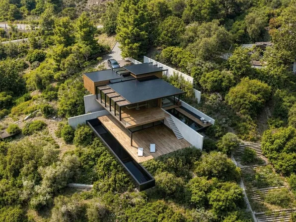 373 Moonrise Dr, Malibu, CA 90265