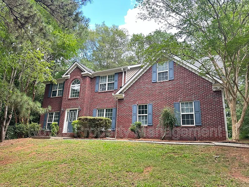 4 bed, 2.5 bath, 2833 sqft, $2,190 — Photo 2