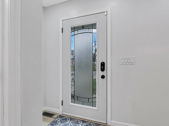 4th image of 5263 Gladstone Pl