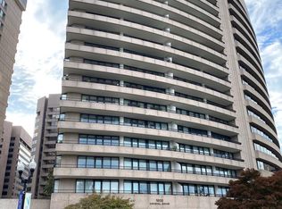 1200 Crystal Dr APT 214, Arlington, VA 22202