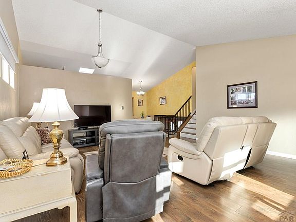 5th image of 37 Ironweed Dr