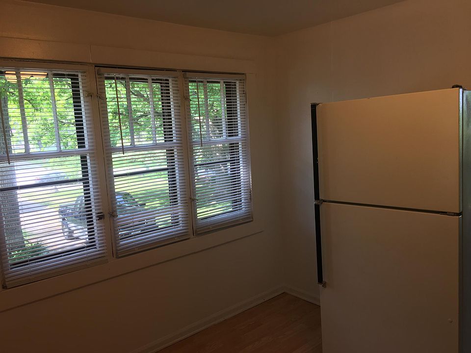 1st image of 28 E Oak St #A