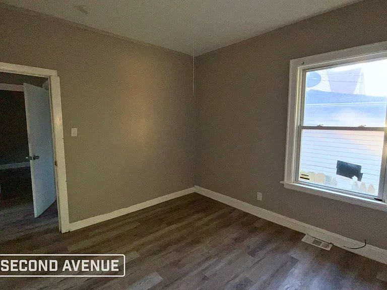 12439 S Perry Ave — Photo 11