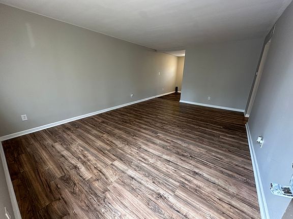 2nd image of 614 Davie Ave APT A