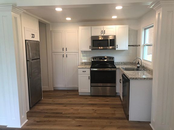 3rd image of 432 W Streetsboro St