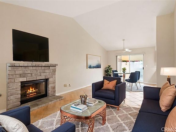 3rd image of 1093 Merced Way
