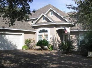 212 Olympic Dr, Rockport, TX 78382
