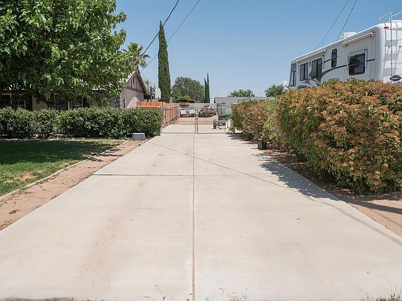 4th image of 10293 Redwood Ave
