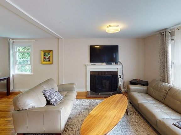 4th image of 32 Chandler Ave