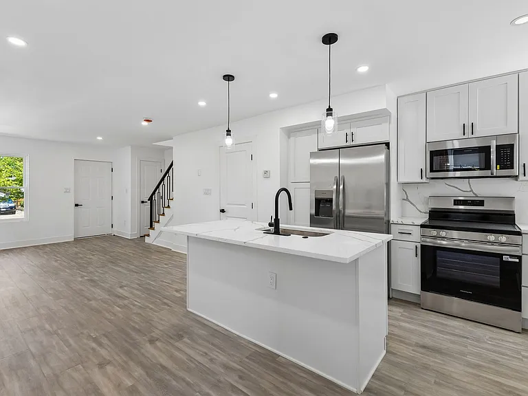 4627 H St SE — Photo 16