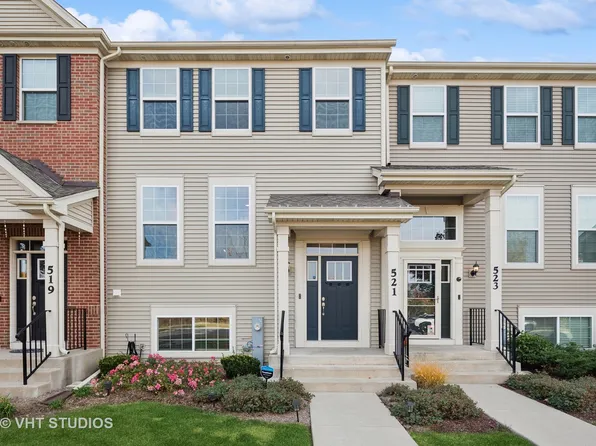 521 Cimmaron Cir, Crystal Lake, IL 60012