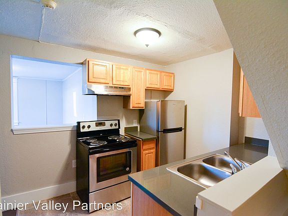 2nd image of 920 S 9th St Ste 8