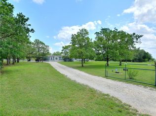 378 Texas Oak Dr, Cedar Creek, TX 78612