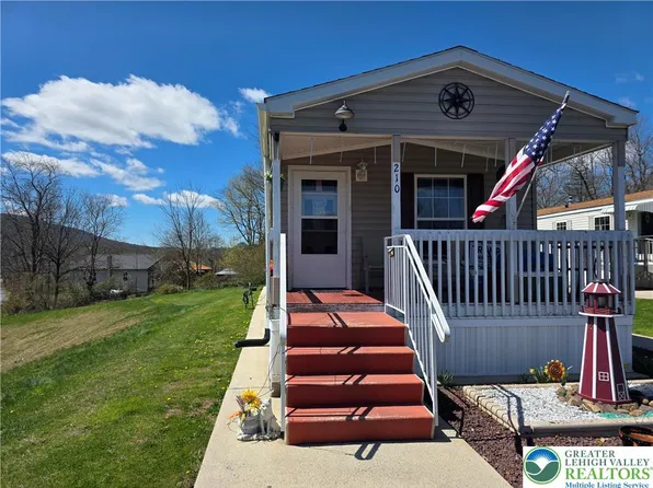 210 Autimn Ln E, Penn Township, PA 18235