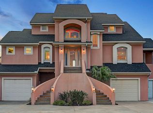 939 Long Reach Dr, Tiki Island, TX 77554