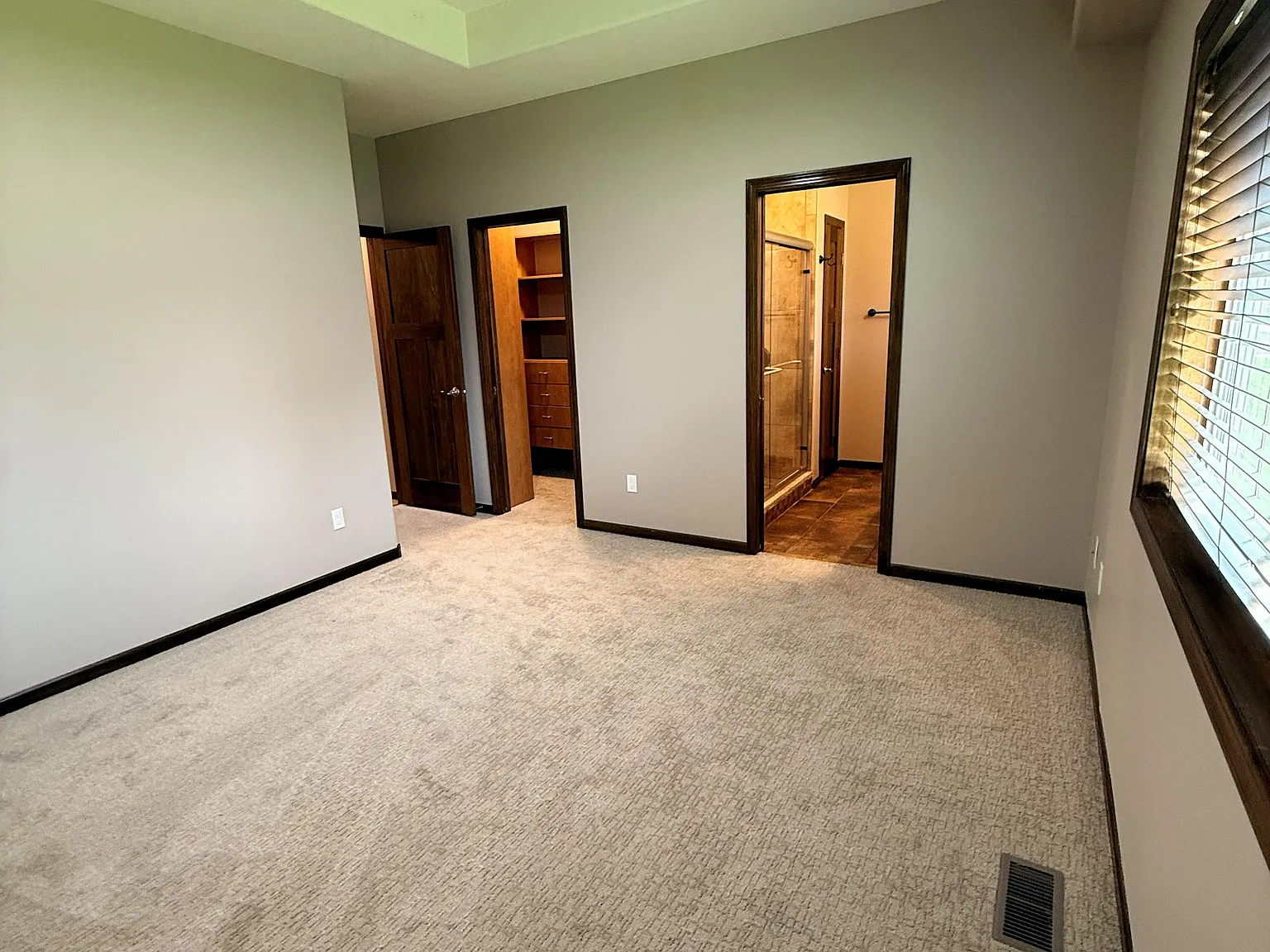 5 bed, 2446 sqft, $3,000 — Photo 4