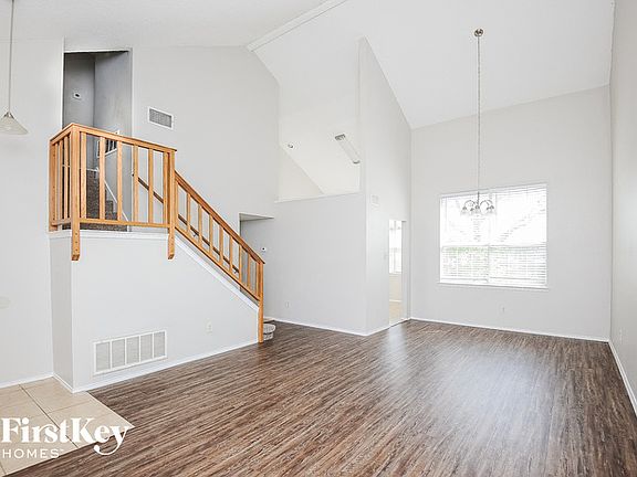 3rd image of 5324 Manhassett Dr