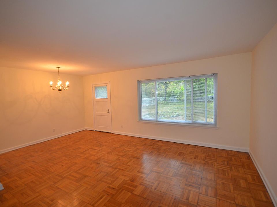 2nd image of 152 Sherman Rd #2STD