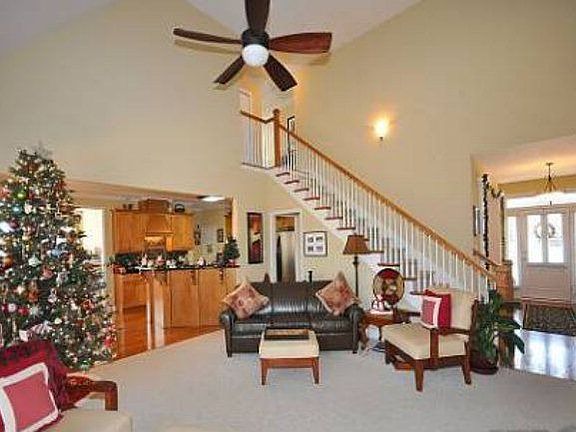 4th image of 318 Burnhill Ave