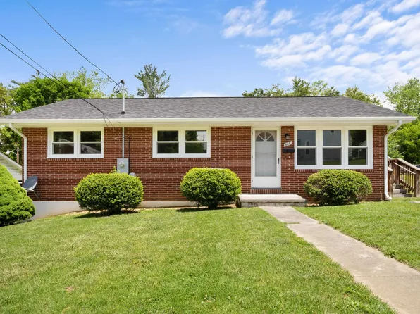 660 Colhoun St NE, Christiansburg, VA 24073