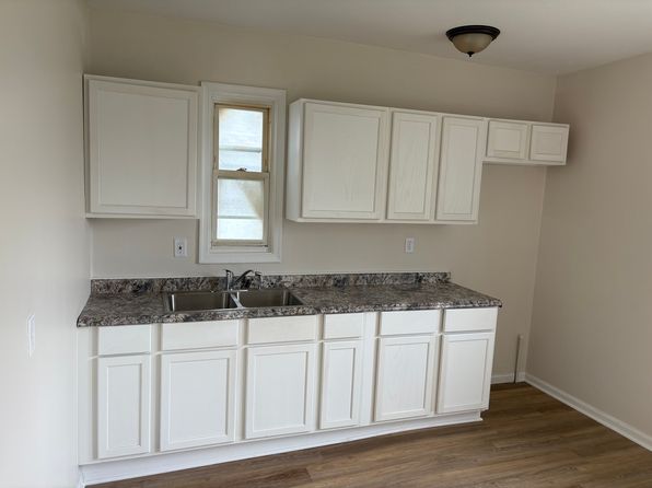 322 W Merchant St, Kankakee, IL 60901